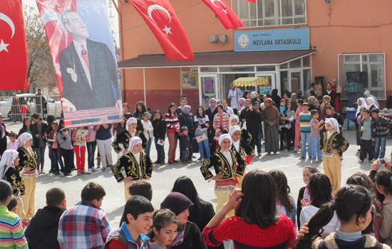 Ümit Kaya Mevlana Ortaokulu Bahar Şenlikleri'ne Katıldı