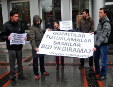Edirne Gençlik Derneği Üyesi Bir Grup Öğrenci Tutuklamaları Protesto Etti