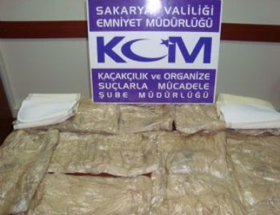 Sakarya'da İki Kadının Vücuduna Sarılmış 20 Kilogram Eroin Ele Geçirildi
