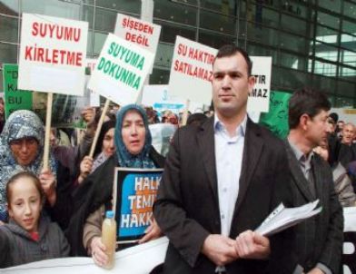 Uluslararası Bursa Su Kongresi'nde Köylülerden Çamurlu Su Eylemi