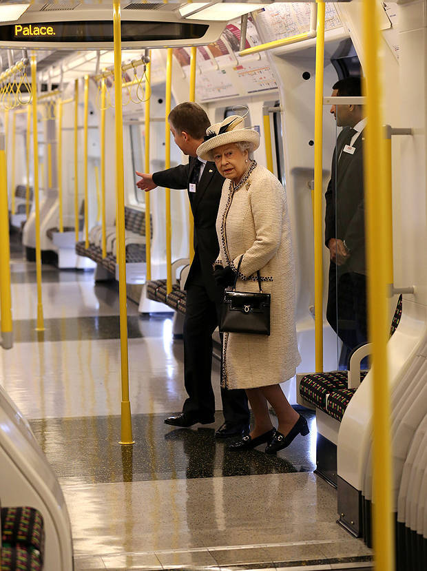Düşes Metroda Kendi ‘Akbil’ini Okuttu!