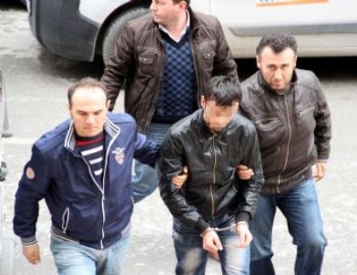 Kız Arkadaşını Bıçakla Ağır Yaradı