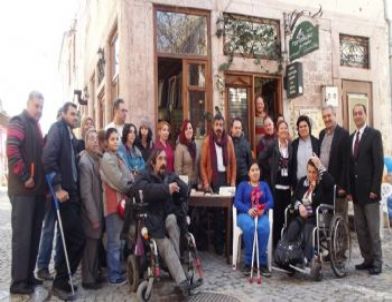 Engellilere Özel Minibüs İçin Harekete Geçtiler