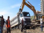 YÜK KAMYONU - Yol Şantiyesinde Tehlike Ucuz Atlatıldı
