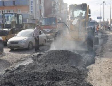 Silopi'de Karayollarının Yama Çalışmaları Devam Ediyor