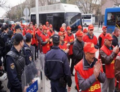 DİSK, CHP'li Vekillerle DHKP-C Baskınını Protesto Etti