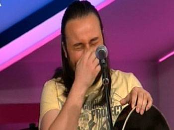 Sonunda bu da oldu... Gitariste talip çıktı!!!