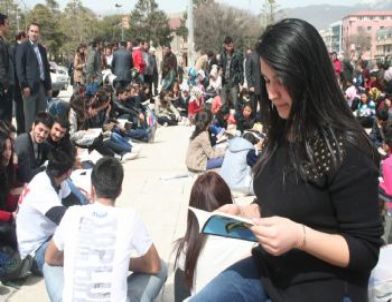 Açık Havada Kitap Okudular