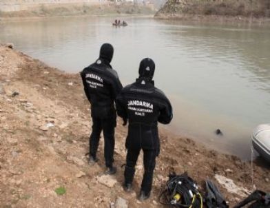 Munzur Çayı'nda Kaybolan Genci Arama Çalışmaları Sürüyor