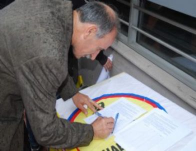 Tek Başına Eylem Yaptı