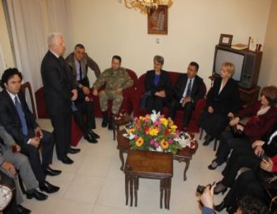 Vali Lekesiz, Musevilerin Hamursuz Bayramını Kutladı