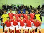 AKSARAY ÜNIVERSITESI - Asü Salon Futbol Takımı Kupayı Aldı