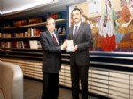 ERDOĞAN ÜLKER - Vali Yardımcısı Ülker, Başkan Bayram'a Kitabını Hediye Etti