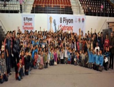 “8 Piyon Satranç Turnuvası”nda Ödül Coşkusu