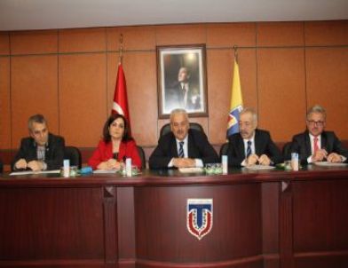 Giresun Üniversitesi Rektörü Prof. Dr. Aygün Attar'dan Trabzon Ticaret Borsası'na Ziyaret