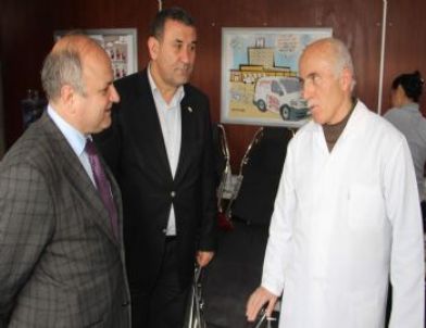 Kırşehir Valisi Kızılay Tırını Ziyaret Etti