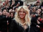 SHAKİRA - Paris Sokaklarında Shakira Coşkusu!
