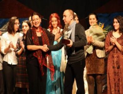 ‘Sezuan’ın İyi İnsanı’ Kartal’da Sahnelendi