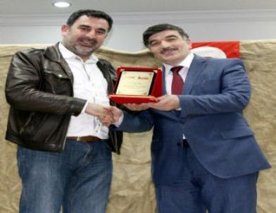 Silvan’daki Yerel Gazetelere Plaket