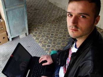 Facebook'un açığını buldu parayı kaptı