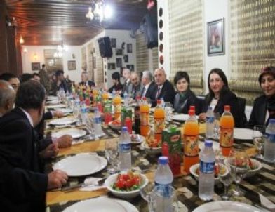 Garnizon Komutanı Karataş ve Defterdar Mutluay'a Veda Yemeği