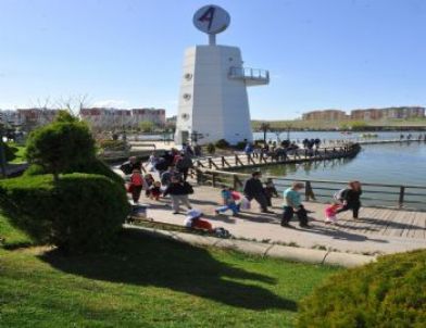 Güneş Açtı Parklar Doldu Taştı