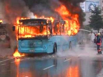 Halk otobüsüne molotoflu saldırı!