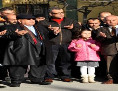 Hayırsever İşadamı, İşçilerinden Oluşan 3. Kafileyi Umreye Uğurladı