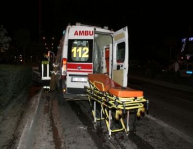 Yaralı Taşıyan Ambulansla Otomobil Çarpıştı: 1 Ölü, 3 Yaralı