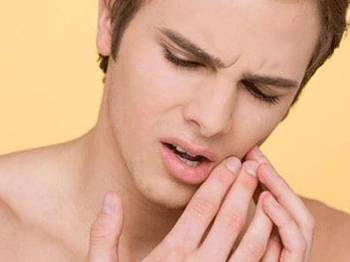 Diş ağrısı neden gece ortaya çıkıyor?