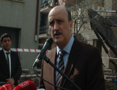 Elazığ'da İki Binanın Yıkımı Gerçekleştirildi