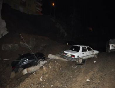 Fatsa’da İstinat Duvarı Patladı, 4 Araç Toprak Altında Kaldı, 24 Daireli Bina Boşaltıldı