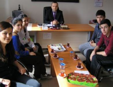 Öğrencilerin Müdürle Çay Keyfi