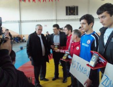 Yıldız Erkekler Grup Şampiyonası Gönen'de Yapıldı