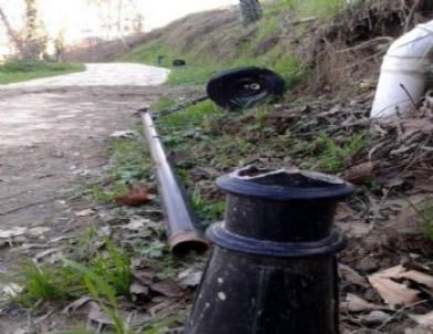 Aydınlatma Direkleri Yerinden Söküldü