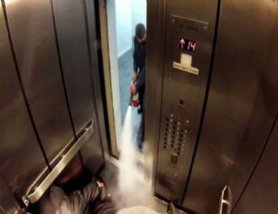 Bir İnsan Öldürülürken Siz Ne Yapardınız?