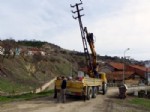 ESKIGEDIZ - Eskigediz'de Eski Elektrik Direkleri Sökülüyor