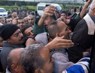 İsrail'den Filistinliler'e 'ırkçı' Otobüs Uygulaması