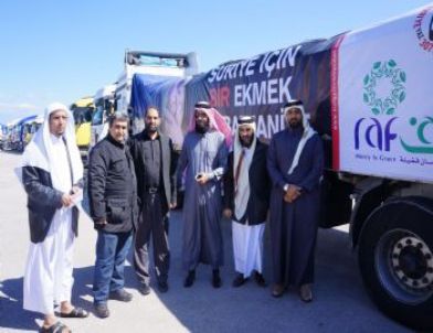 Suriye'ye Gönderilen Un Yüklü 18 Tır Adana'dan Yola Çıktı