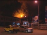 Ankara'daki Yangın: Yunus Emre Halk Çarşısı'nda Alevler Kontrol Altına Alındı