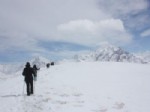 KUŞ BAKıŞı - Hakkari Üniversitesi Kar Trekking Düzenliyor