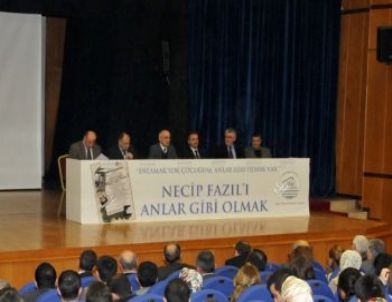 Omü'lü Öğrenci ve Akademisyenler Necip Fazıl’ı Anlamaya Çalıştı