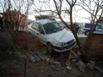 Kadın Sürücü Önce Öğrencilere Sonra Bahçe Duvarına Çarptı