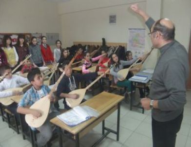 Okulda 'Bağlama' Kursu