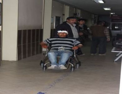 Sokak Köpekleri Motosikletli Sürücüye Saldırdı: 2 Yaralı