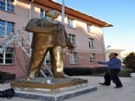 AHMET EREN - Suşehri’nde Bulunan Atatürk Büstüne Bakım Yapıldı