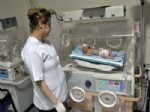 DONMA TEHLİKESİ - Yeni Doğan Bebeği Sınıra Bıraktılar