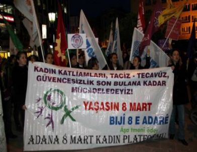 Adana’da Kadınlar ‘şiddet ve Tacize’ Karşı Yürüdü