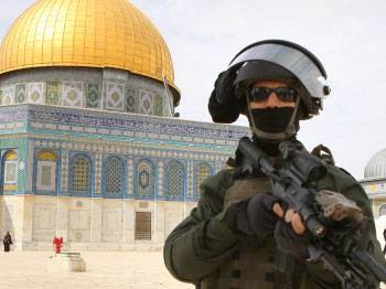 İsrail askerleri Mescid-i Aksa'ya saldırdı
