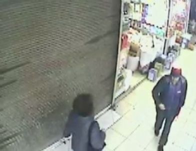Polis, Yaşlı Kadının Düşürdüğü 25 Bin Lirayı Alan Adamı Arıyor